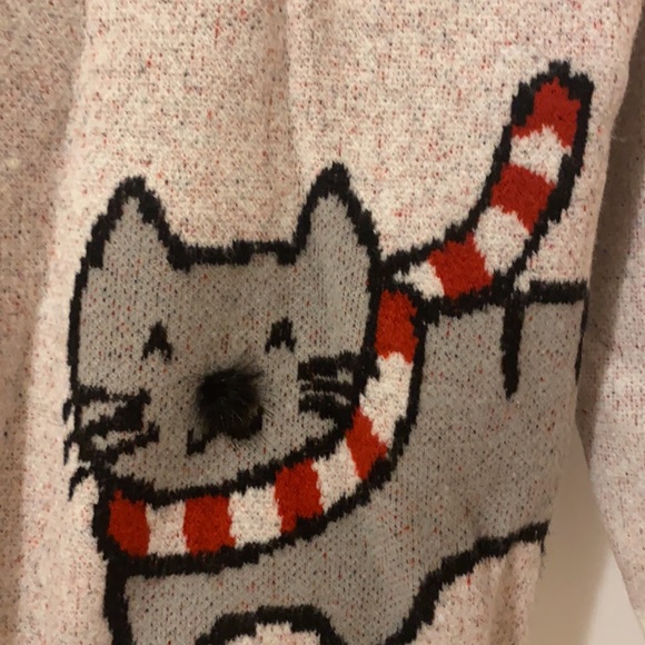 Plastic Island Oversized Kitten Sweater - Picture 3 of 7